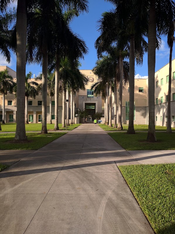Florida Atlantic University campus photo 4