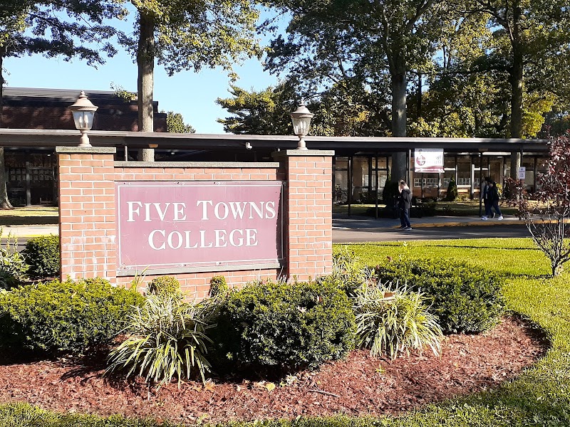 Five Towns College campus photo 5