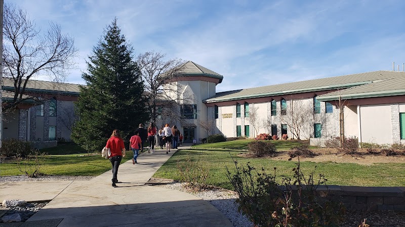 Simpson University campus photo 4
