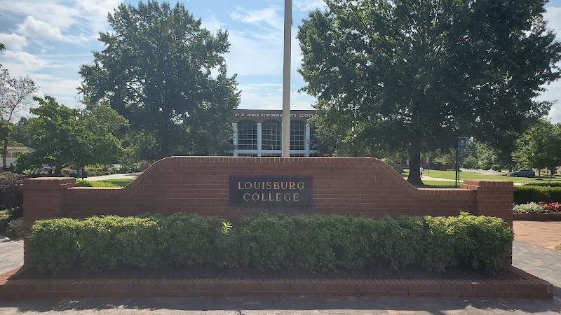 Louisburg College campus photo 3