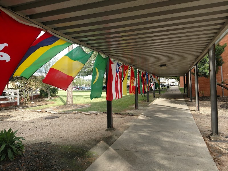 Lee College campus photo 2