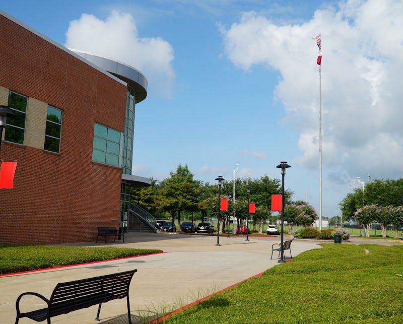 Lee College campus photo 5