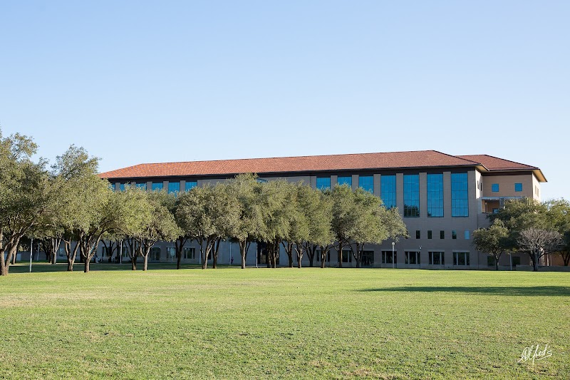 Texas A & M International University campus photo 2