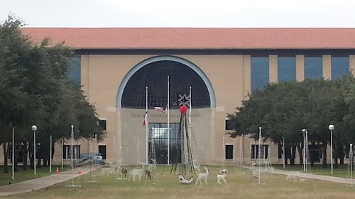 Texas A & M International University campus photo 4
