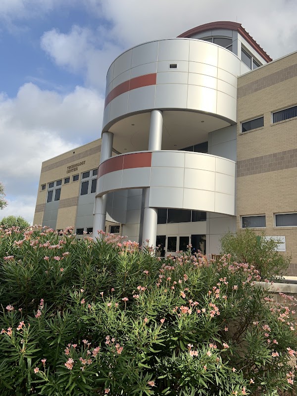 Victoria College campus photo 3