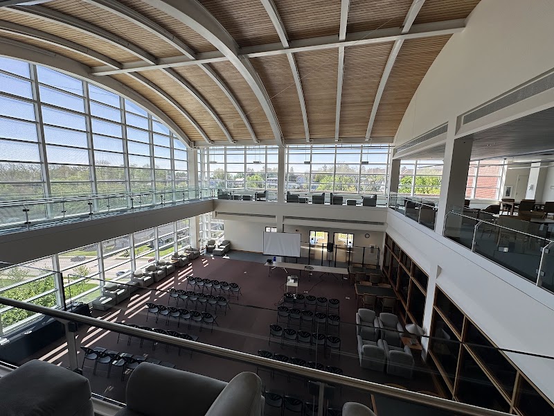 Loras College campus photo 4