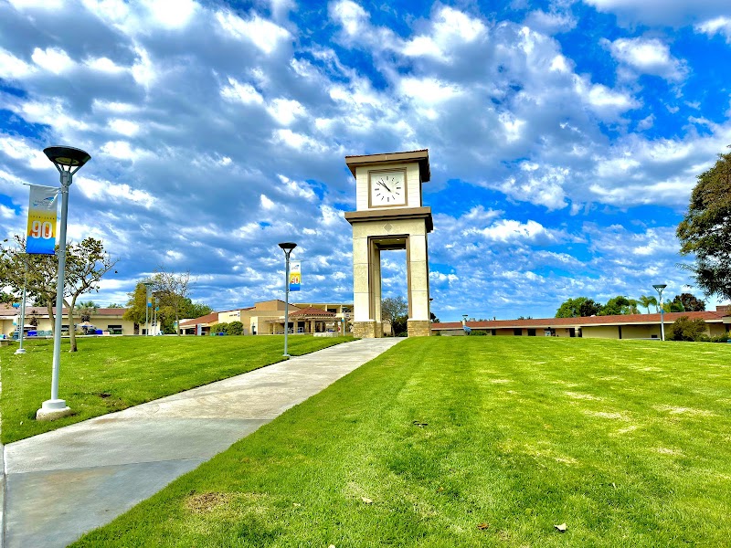 MiraCosta College campus photo 2