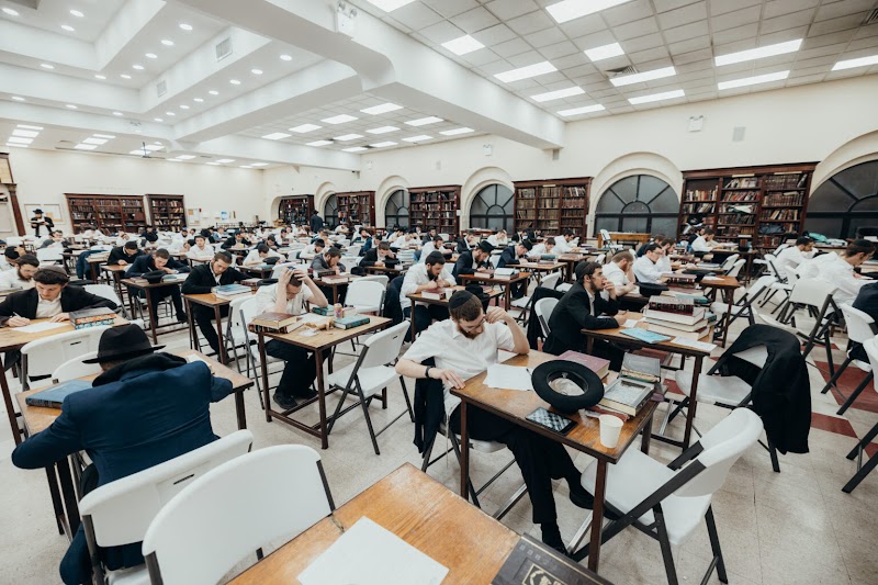 Ohel Margulia Seminary campus photo 5