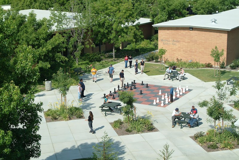Coalinga College campus photo 1