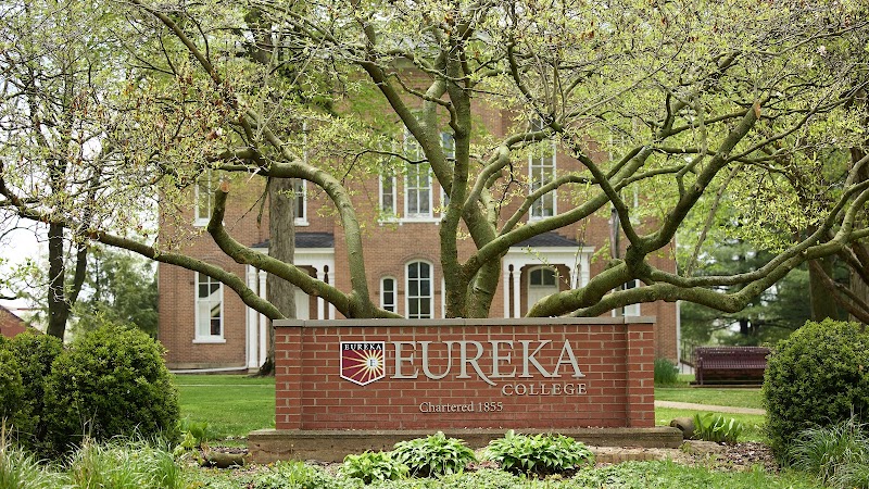 Eureka College campus photo 4
