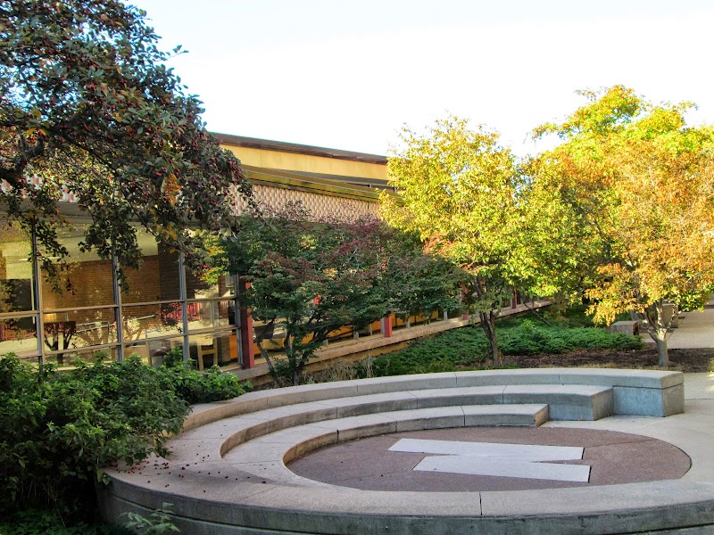 Northeastern Illinois University campus photo 4