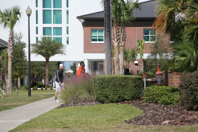 Warner University campus photo 4