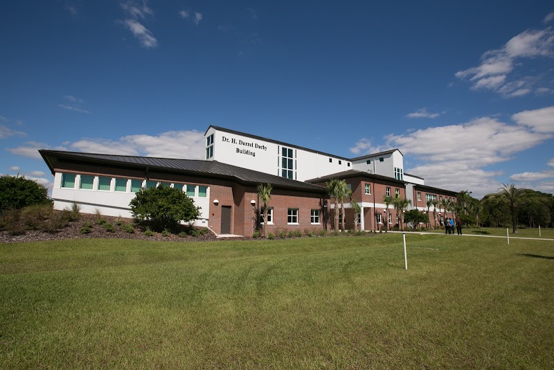 Warner University campus photo 5