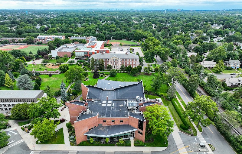 Adelphi University campus photo 3
