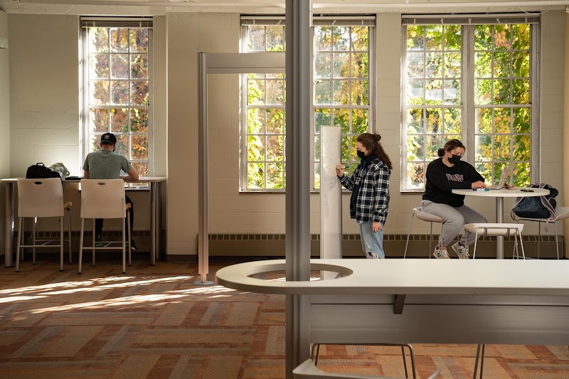 Aquinas College campus photo 4