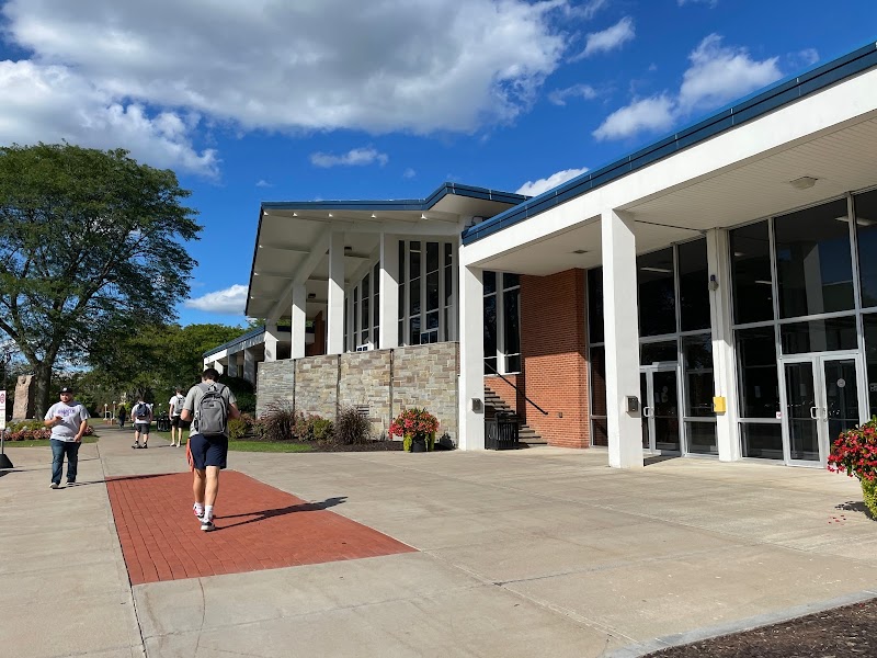 Utica University campus photo 3