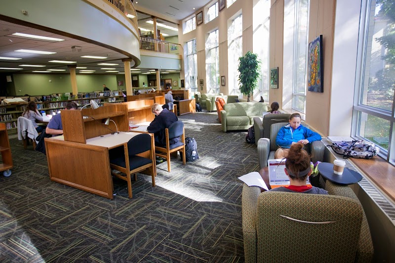 Edgewood College campus photo 3
