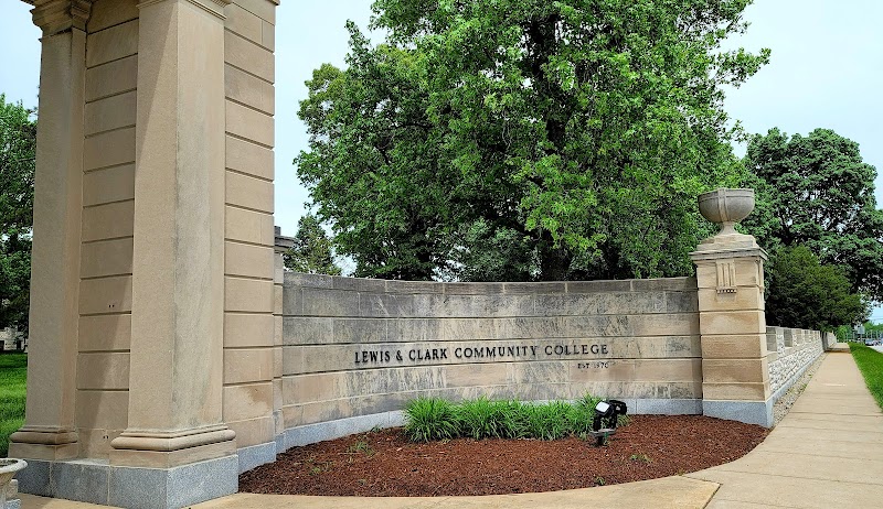 Lewis and Clark Community College campus photo 4