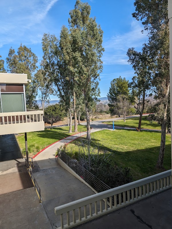 California Institute of the Arts campus photo 4