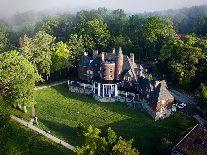 Davis & Elkins College campus photo 2