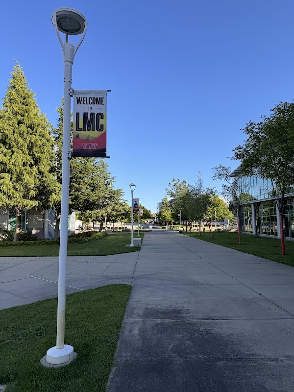 Los Medanos College campus photo 4