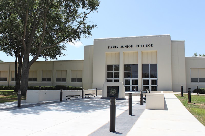 Paris Junior College campus photo 2