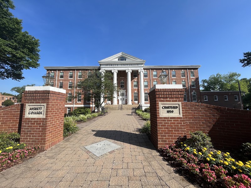 Averett University campus photo 2