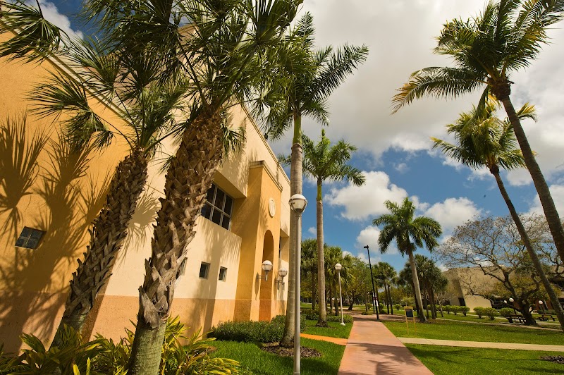 St. Thomas University campus photo 1