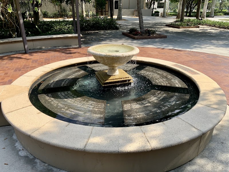 Florida SouthWestern State College campus photo 2