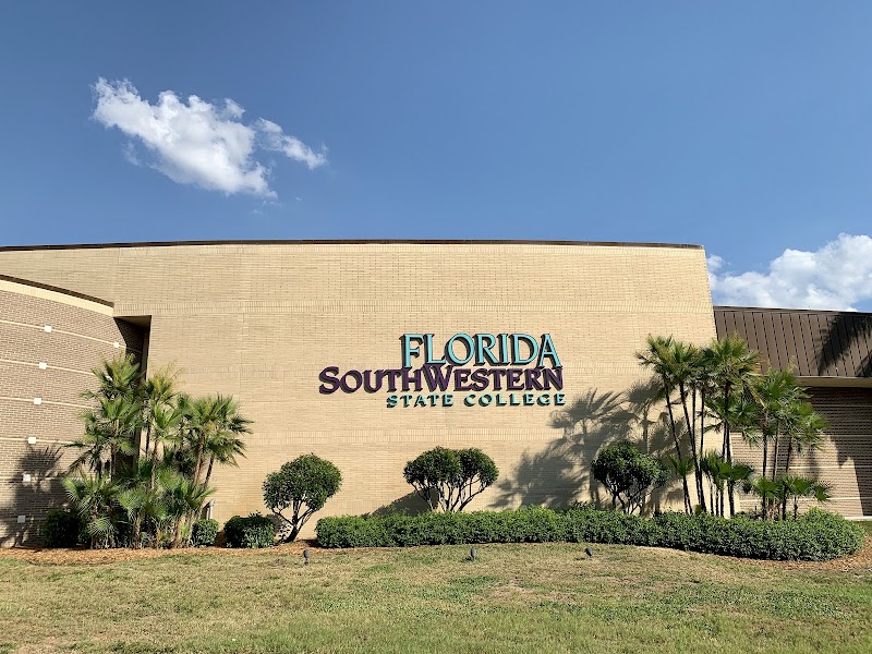 Florida SouthWestern State College campus photo 3