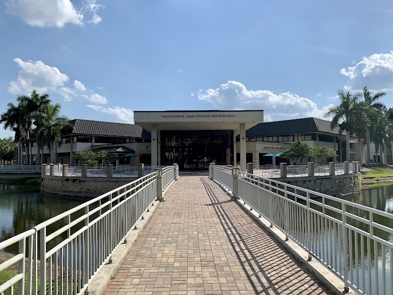 Florida SouthWestern State College campus photo 4