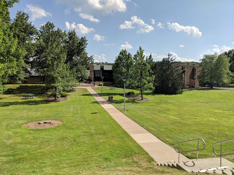 Kent State University at Salem campus photo 3