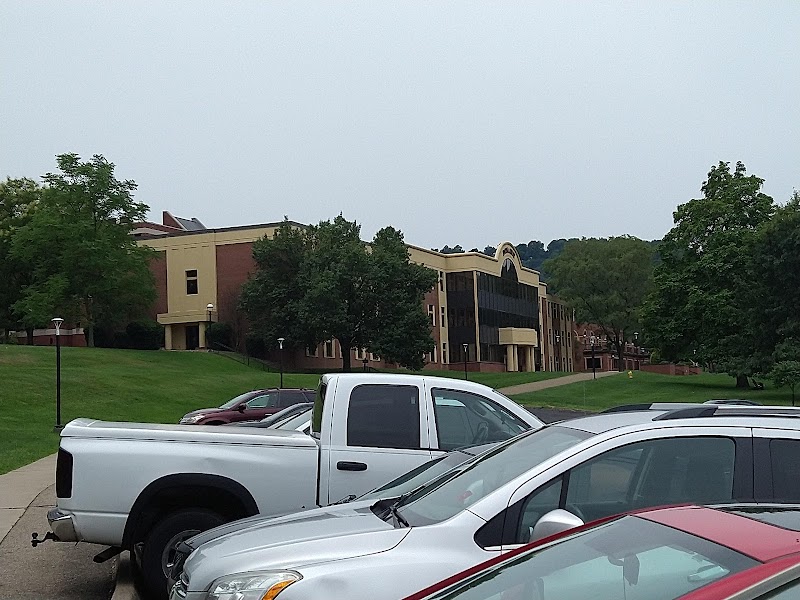 Wheeling University campus photo 3