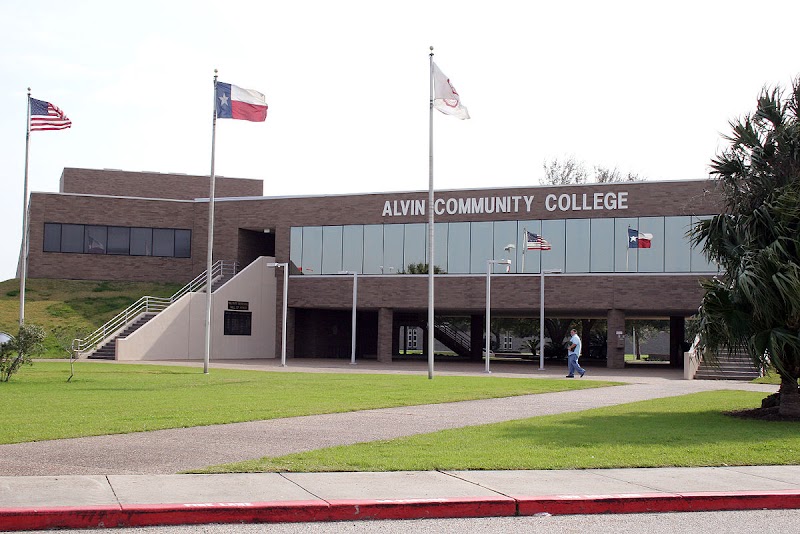 Alvin Community College campus photo 2