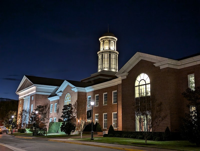 Christopher Newport University campus photo 2