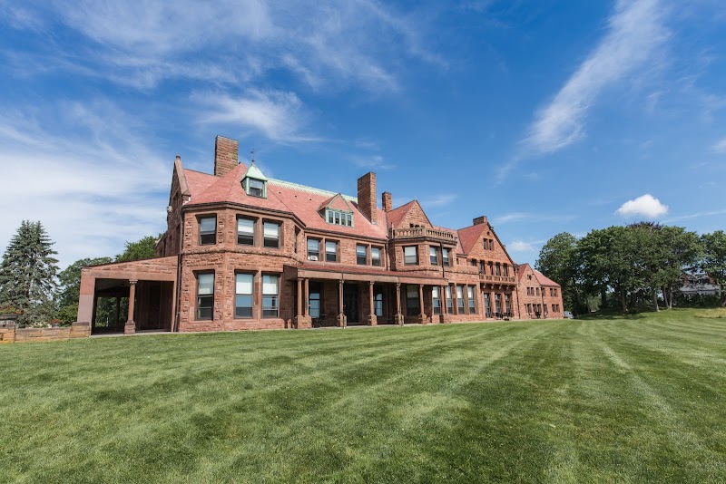 Salve Regina University campus photo 2
