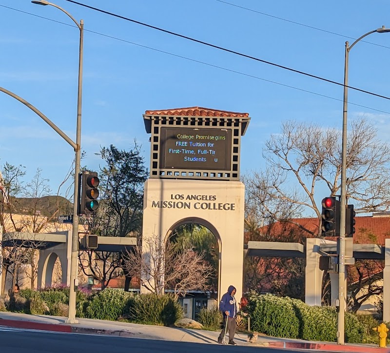 Los Angeles Mission College campus photo 1